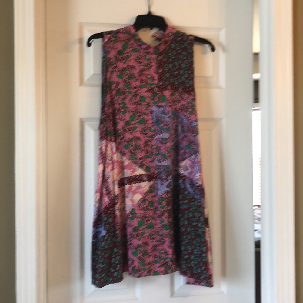 Sleeves, cut out in back floral dress